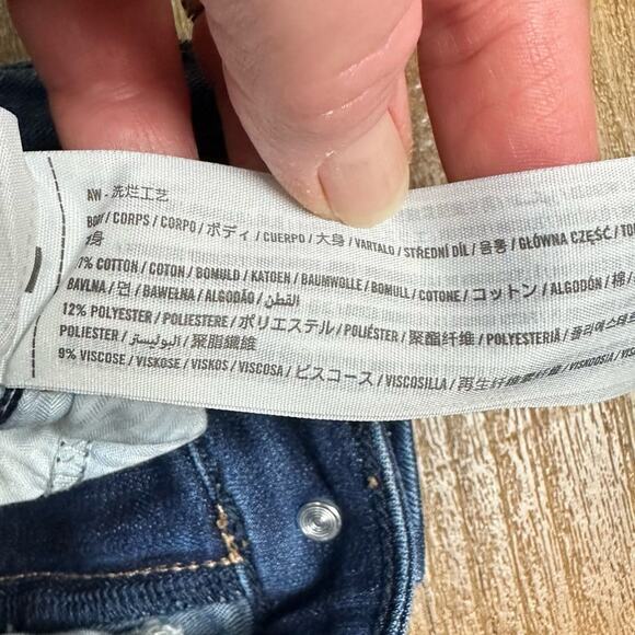 Hollister High Rise Super Skinny Distressed Jeans Size 3R waist 26 - Picture 4 of 5